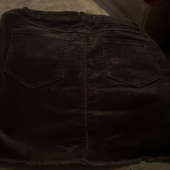 Black Ribbed Felt Skirt - Picture 2 of 3